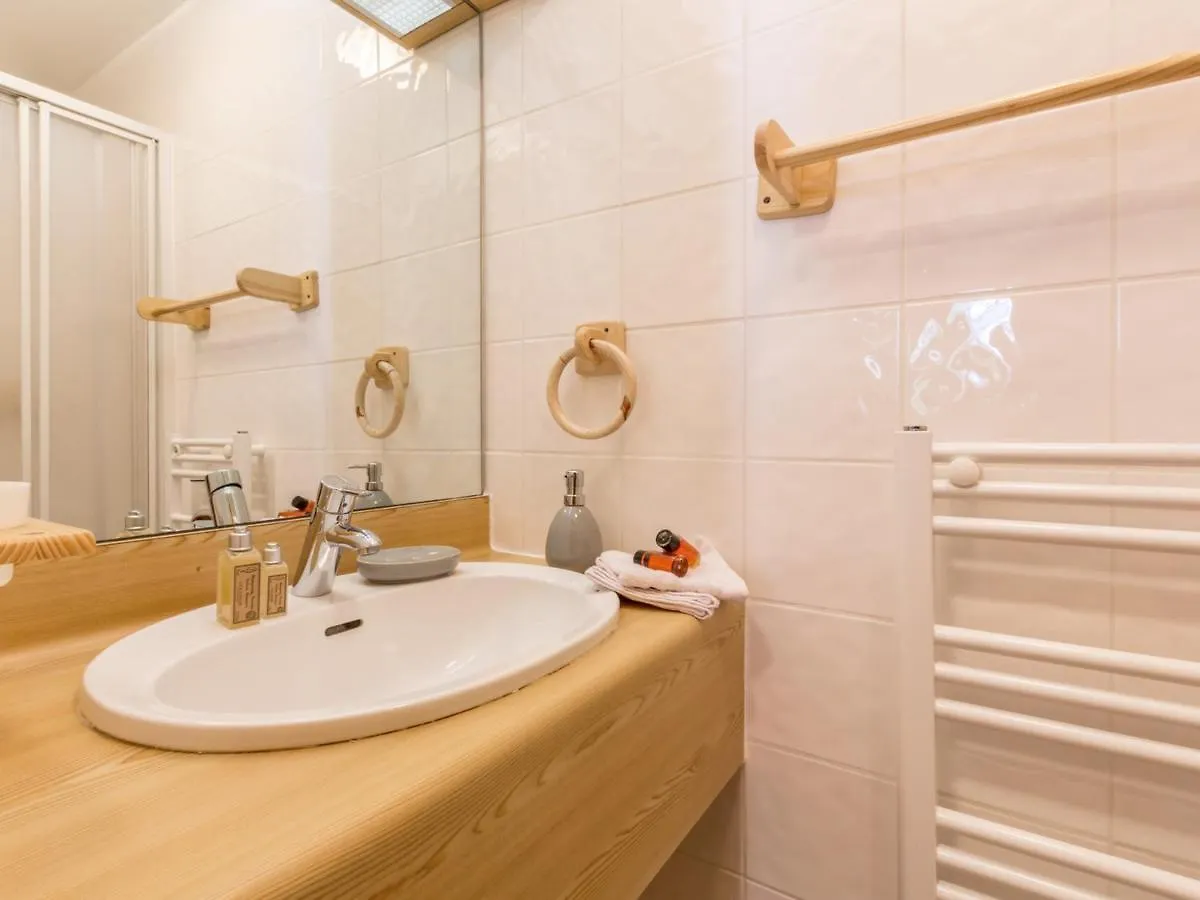 Appartement Chaleureux Avec Parking Et Acces Facile Aux Pistes A Val-D'Isere - Fr-1-694-233 Apartment