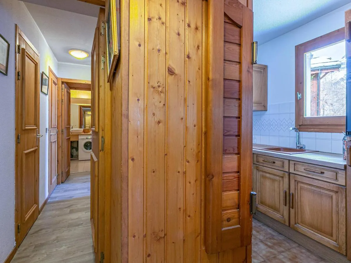 Appartement Chaleureux Avec Parking Et Acces Facile Aux Pistes A Val-D'Isere - Fr-1-694-233 0*,