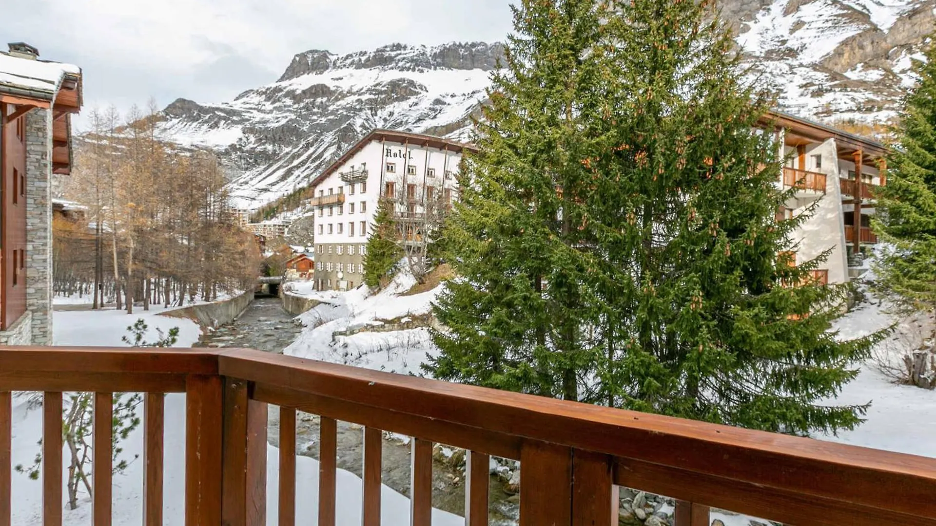 Appartement Chaleureux Avec Parking Et Acces Facile Aux Pistes A Val-D'Isere - Fr-1-694-233 France