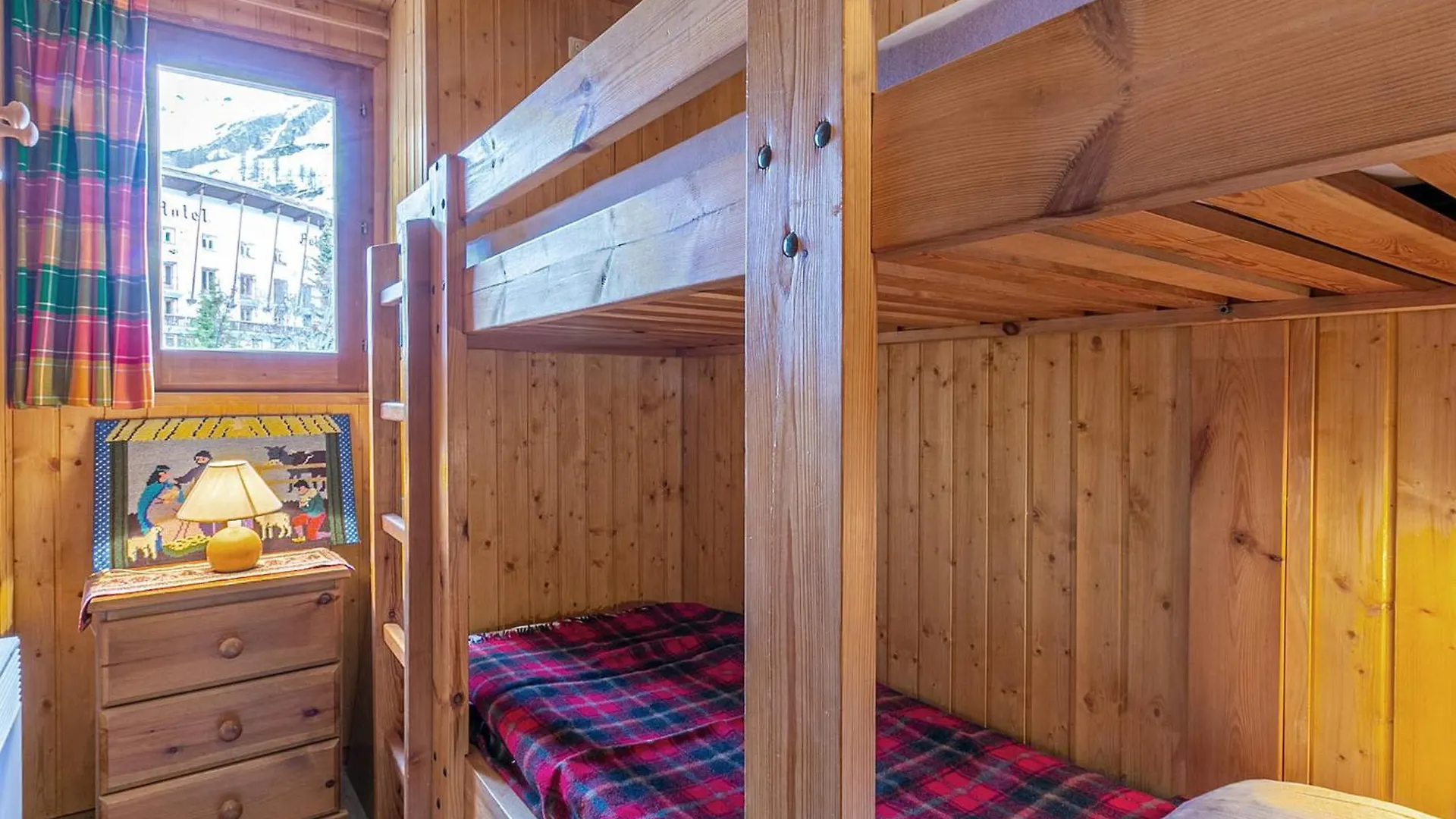 Appartement Chaleureux Avec Parking Et Acces Facile Aux Pistes A Val-D'Isere - Fr-1-694-233 0*,  France