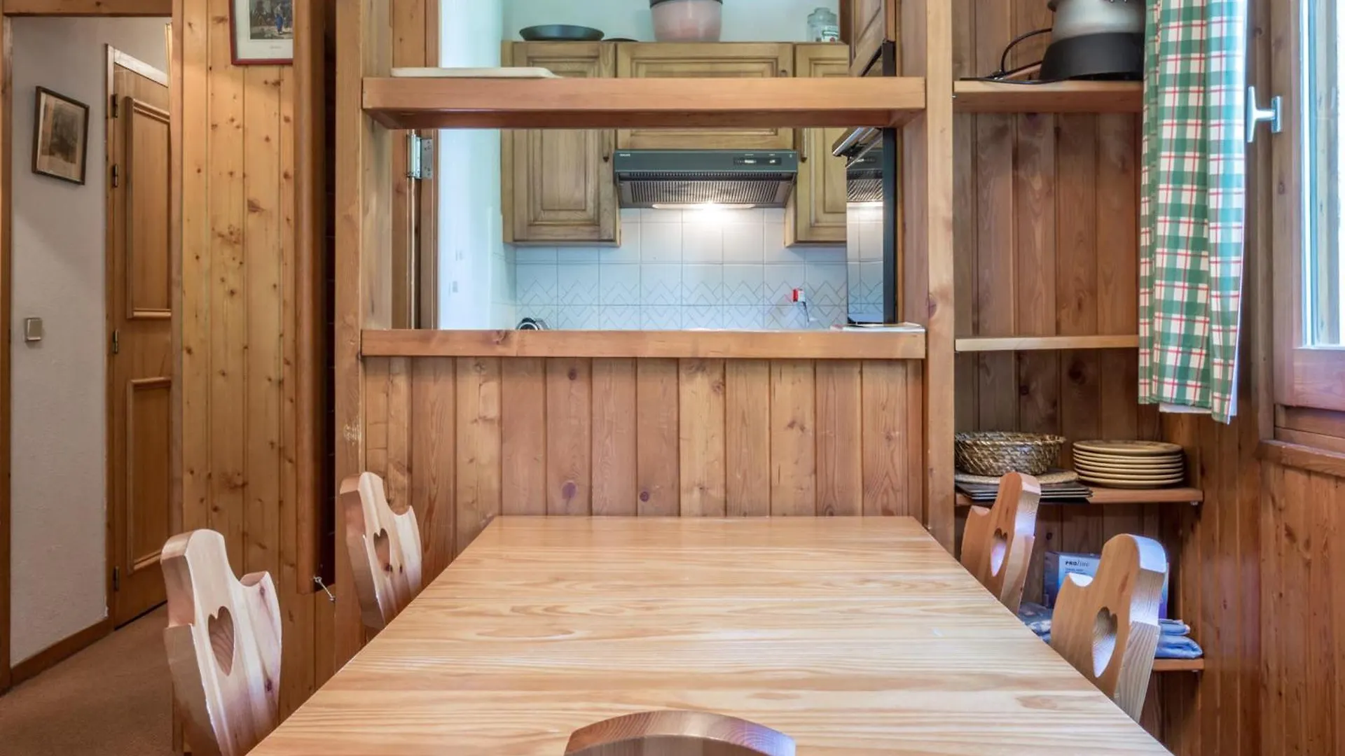 Lägenhet Appartement Chaleureux Avec Parking Et Acces Facile Aux Pistes A Val-D'Isere - Fr-1-694-233
